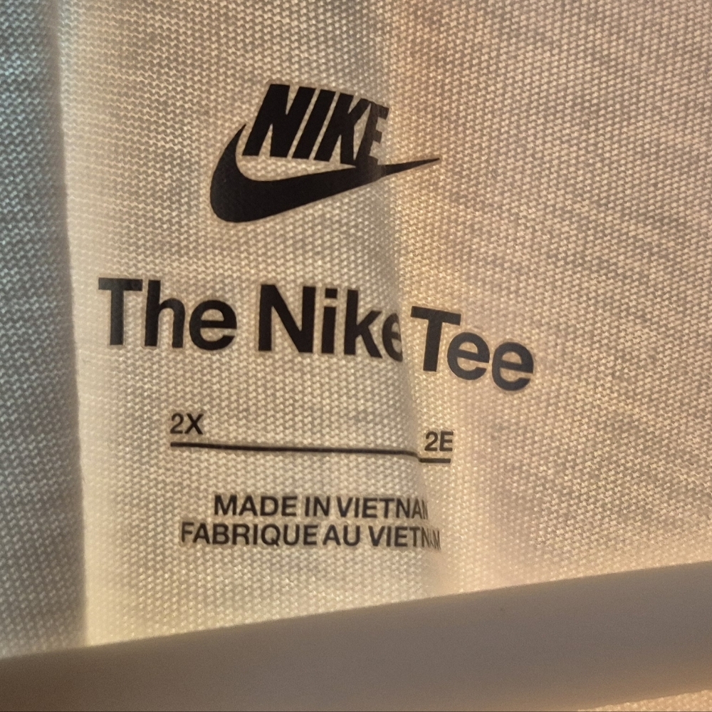 Nike Men's Tee in White with Black Logo - Picture 3 of 6